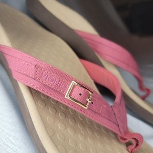 Vionic Sandal with Pink Buckle Detail Tide Patty Size 10